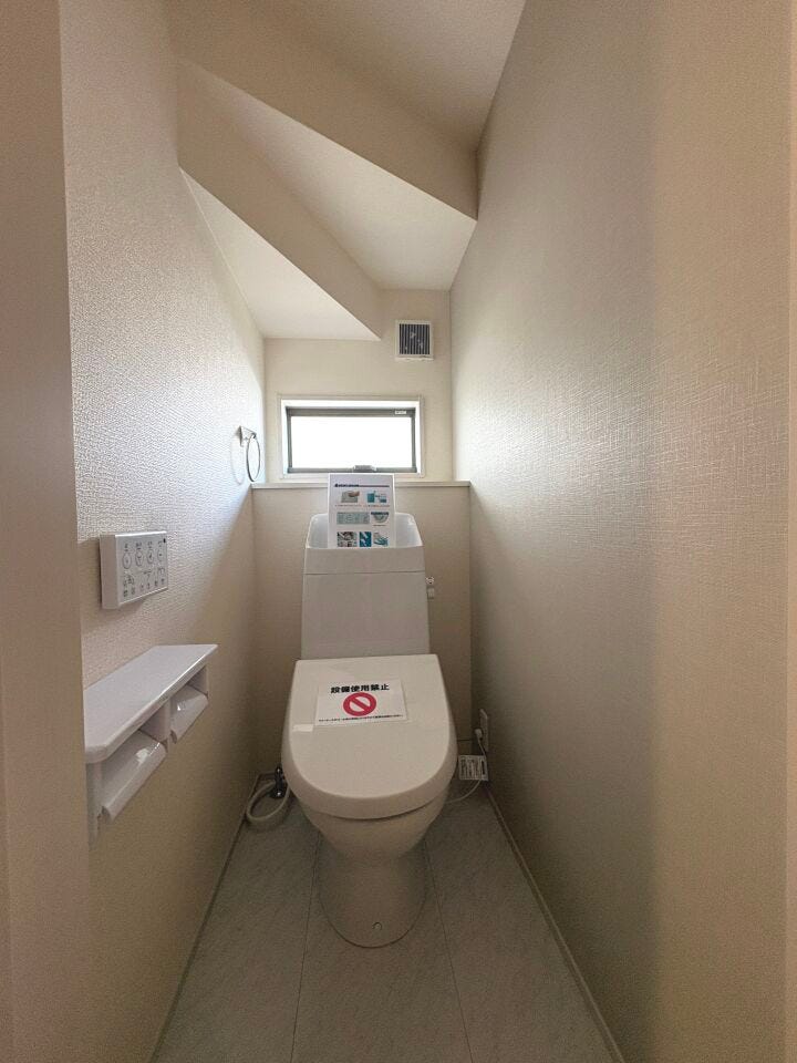 温水洗浄便座付トイレ。各階トイレで混雑時も安心です!