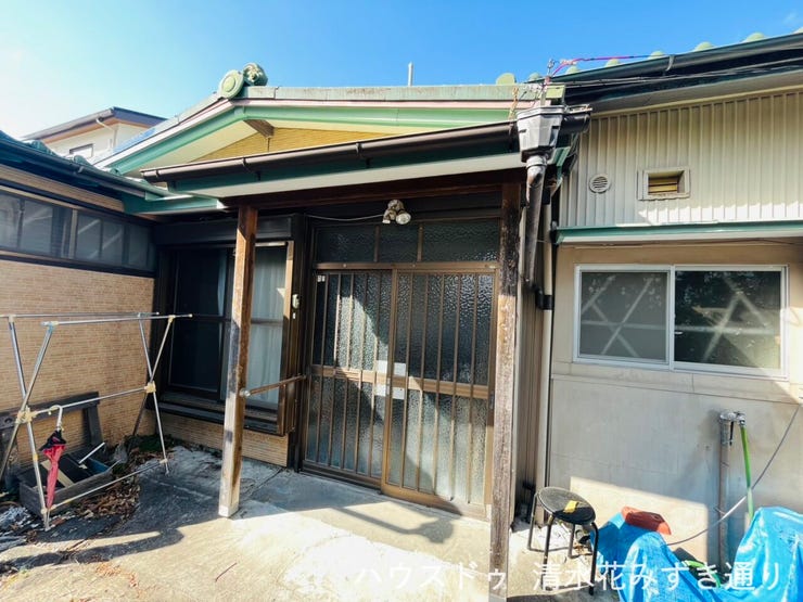 6帖・8帖の和室2部屋とLDKを備えた実用的な間取り。ファミリー層にも対応できる構成で、安定した賃貸需要が見込めます。