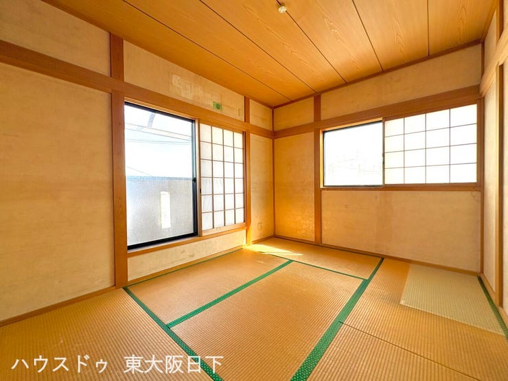 3階和室6帖:畳は吸音・吸湿に優れているので、お子様の遊び場や客間におすすめです!一家に一部屋あると便利な和室です♪