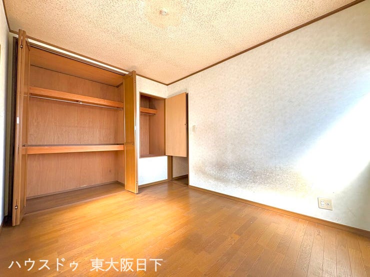 3階洋室6帖:風通しが良いので湿気が少なく、ハウスダストが心配な方にもおすすめです♪