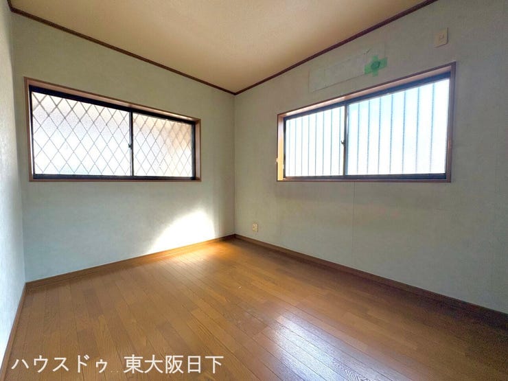 3階洋室6帖:2面採光でお部屋も明るく、気持ち良く過ごすことができます♪