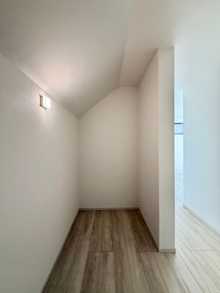 気が付くと増えているお洋服の収納や、大型荷物の収納に便利なWIC♪