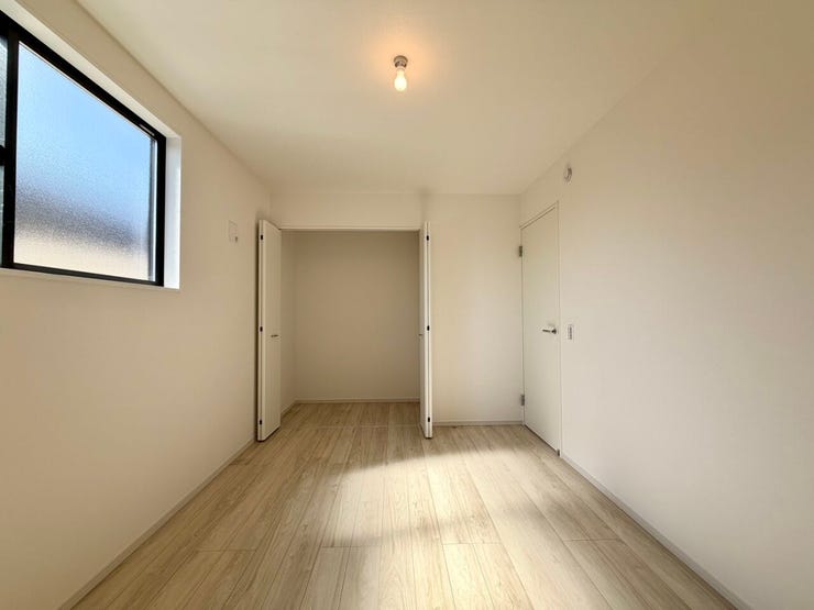 〈6.0帖〉たっぷりの収納スペースで快適に暮らせそう