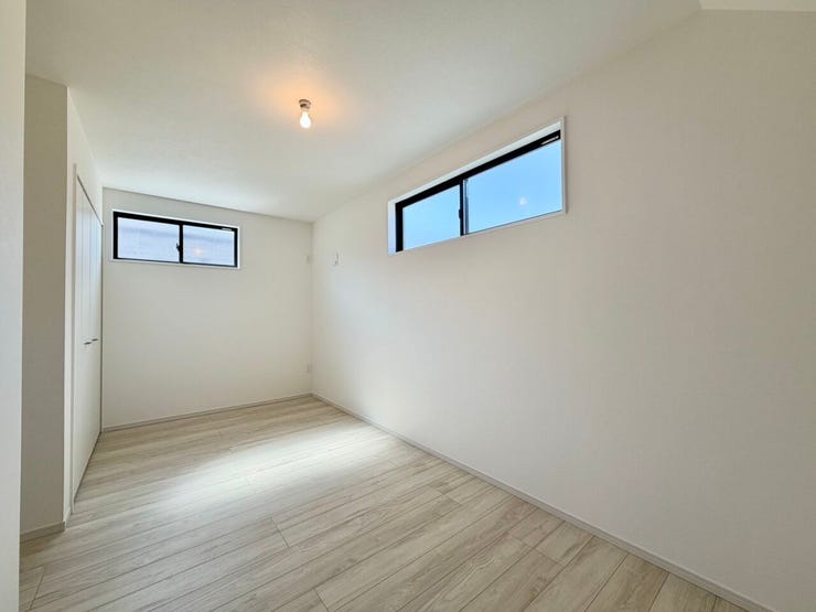 〈7.3帖〉二面採光で室内大変明るいです♪