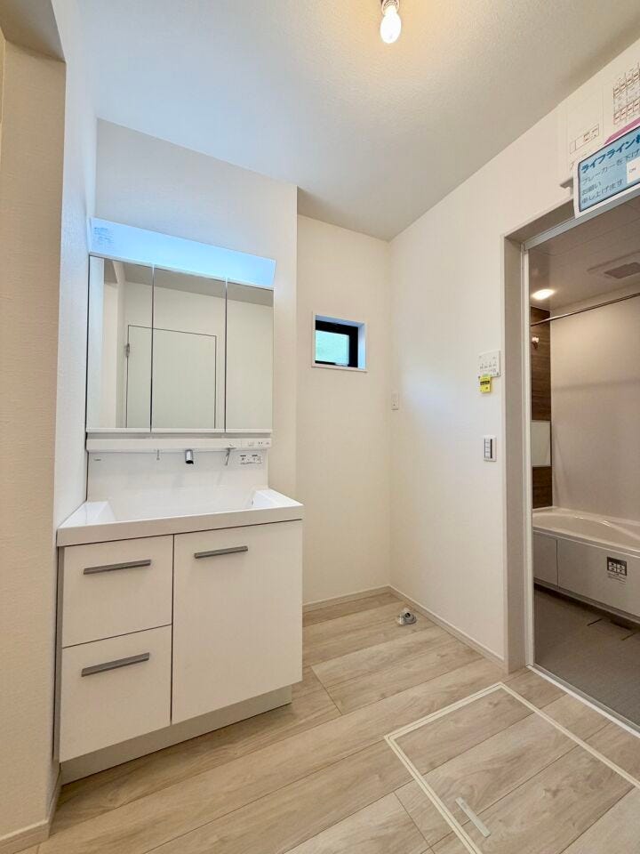 忙しい朝にうれしい洗髪洗面化粧台付が便利です♪