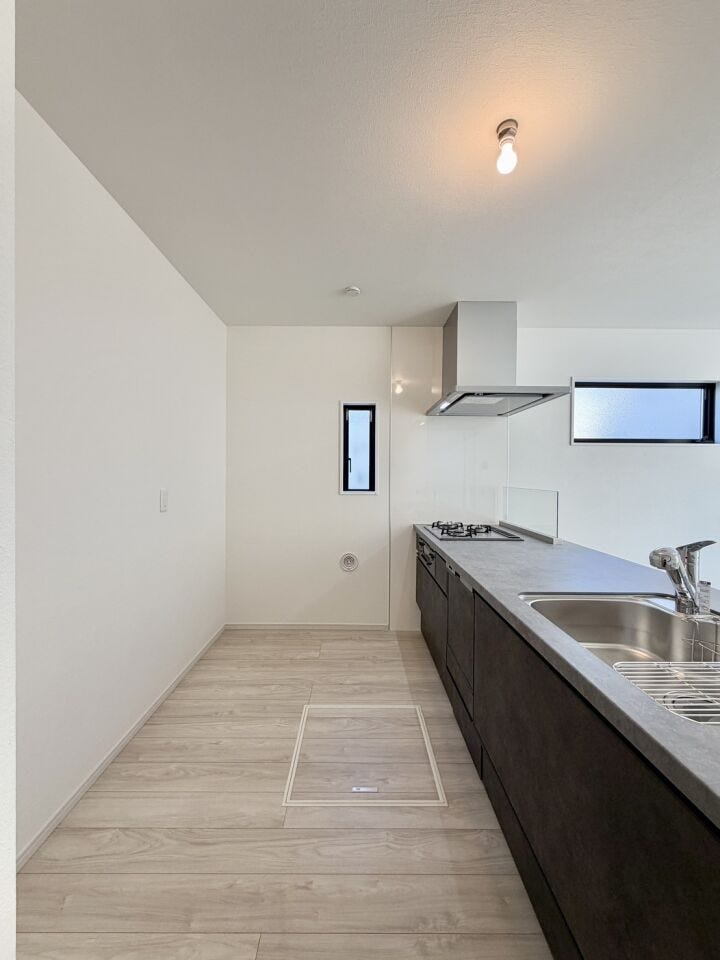 キッチンまわりも広さを意識して設計しましたので、動線が比較的スムーズです。