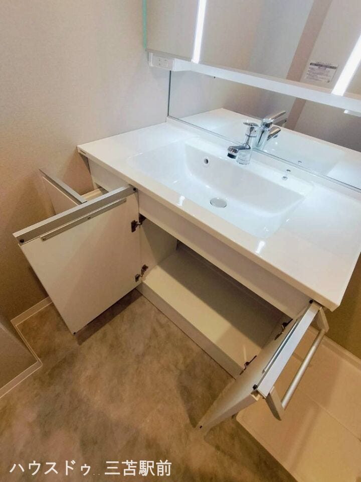 《エントランス》