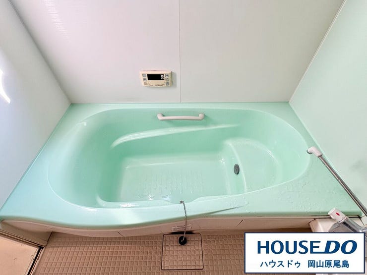 半身浴タイプなので、お子さんと一緒にゆっくり湯船につかりながら1日の出来事をお話ししたり・・・。そんな素敵な時間が過ごせます♪