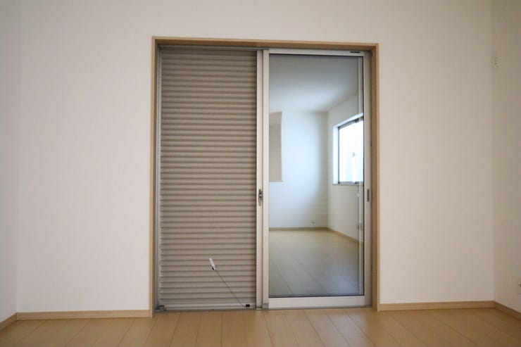 シャッター雨戸 同仕様
長期の旅行や台風などの災害に役立ちます!