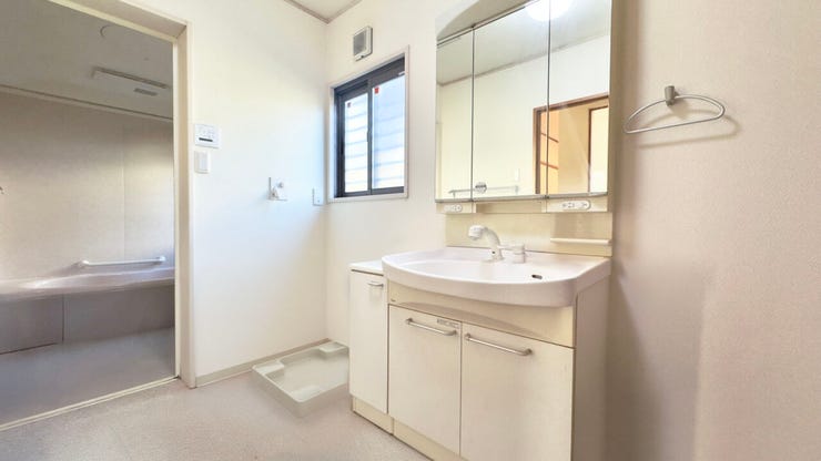 ※こちらの写真は家具等を消す加工を行っております。