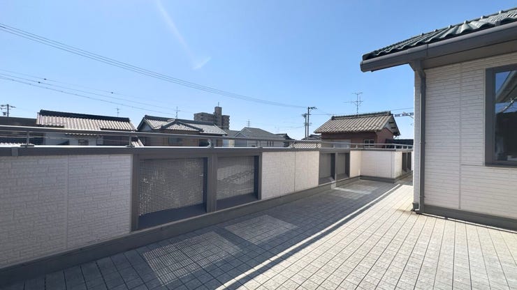 ワイドバルコニーです!
※こちらの写真は家具等を消す加工を行っております。