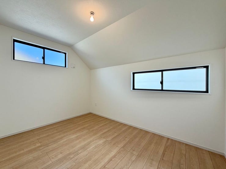 〈6.0帖〉二面採光で室内大変明るいです♪