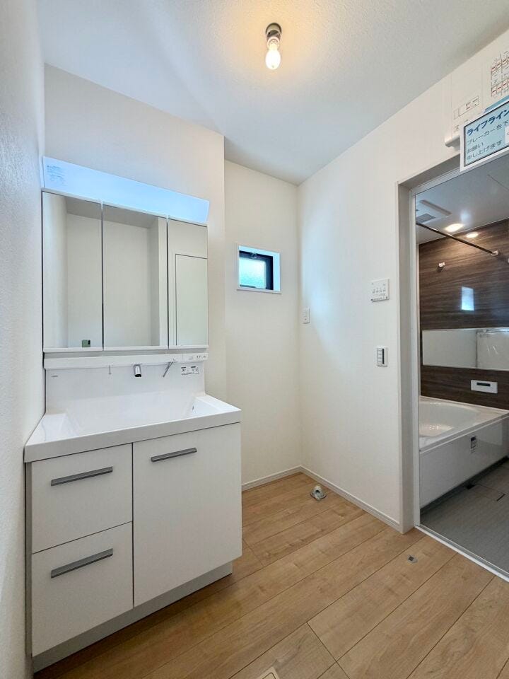 忙しい朝にうれしい洗髪洗面化粧台付が便利です♪