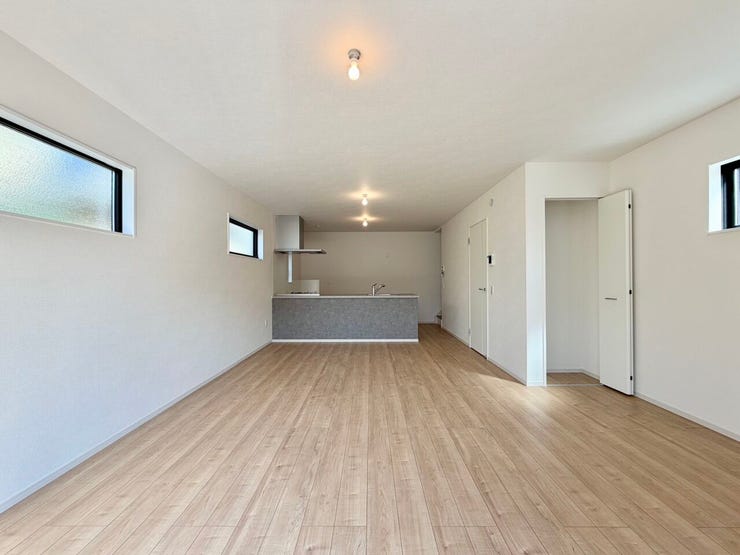 リビング収納もあるので、すっきり片付きます♪