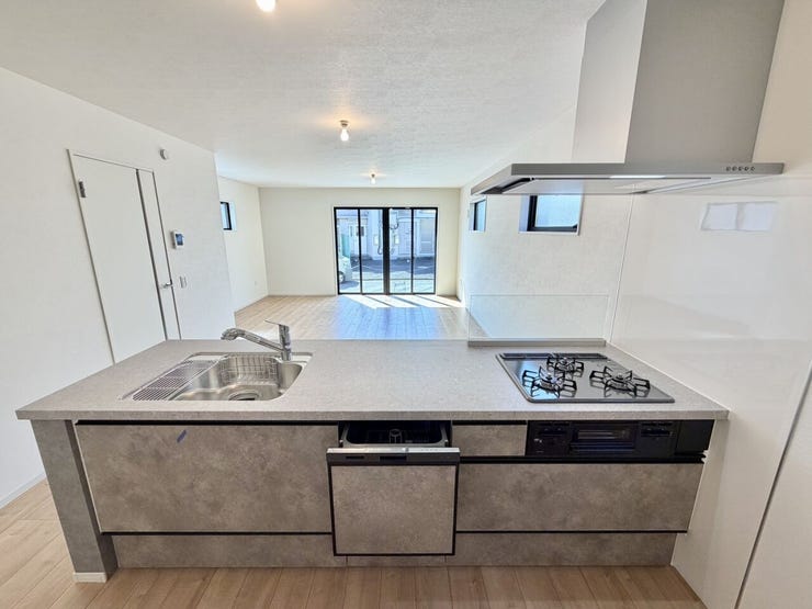 食器洗乾燥機付で忙しいママをサポート♪収納もたっぷりあるのできれいを保てます♪