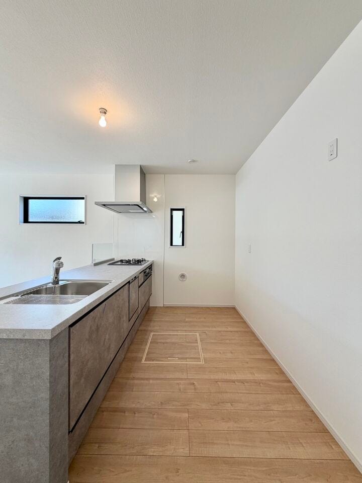 キッチンまわりも広さを意識して設計しましたので、動線が比較的スムーズです。