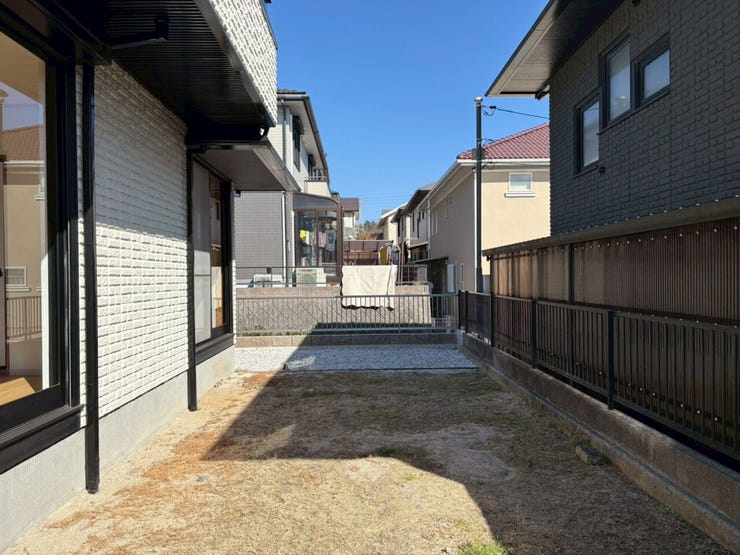 日当たり抜群の専用庭!ガーデニングや家庭菜園にぴったりです。