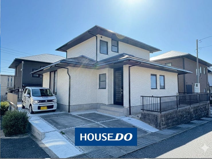 【外観】
スッキリとした外構デザイン。お掃除やお手入れもラクラクです