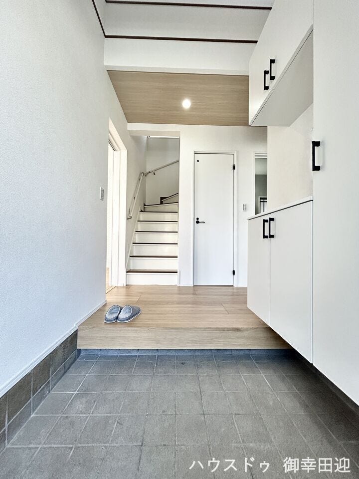 ■「しまう」が叶える美しい玄関■大容量のシューズボックスがあることでいつも整理された、気持ちの良い「家の顔」を保てます。