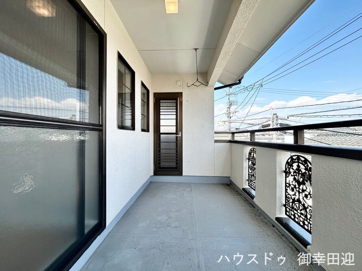 ■空の下の開放的な特等席■日光浴や読書、外の空気を感じながらリフレッシュ。暮らしを豊かにする、もう一つの心地よい空間です。