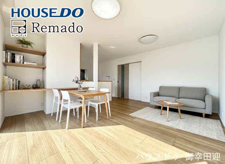 【リビング】
■家族の笑顔が集う中心地■お気に入りの家具を迎え、窓からは心地の良い光が差し込みます。※CGで家具を配置しています。