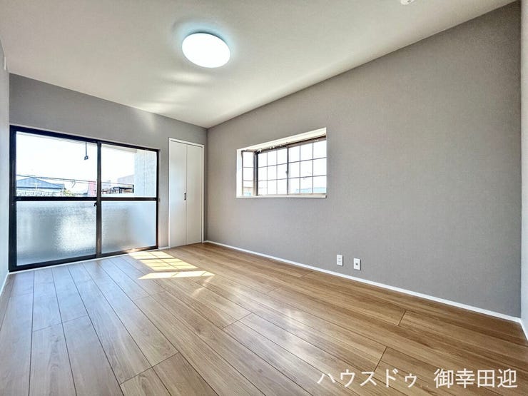 ■2階7.5帖洋室■寝室、書斎、趣味の部屋。家族の成長やライフスタイルに合わせ、様々な使い方ができる快適な空間です。