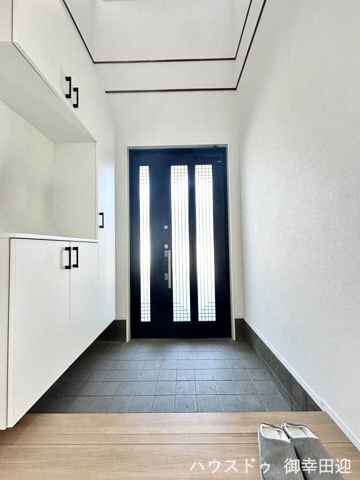 ■「ただいま」の安堵をくれる場所■訪れる人を迎え入れ、帰るたびにホッと一息つける、明るく機能的なエントランス。