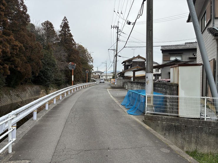 前面道路含む現地(東面南向き)