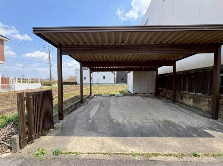 ◇外観写真◇
敷地面積は約156.31㎡(47.31坪)で、設計プランの幅も広がります。また綺麗な整形地なのも魅力的ですね。間口も6m以上あるので並列2台も可能です♪