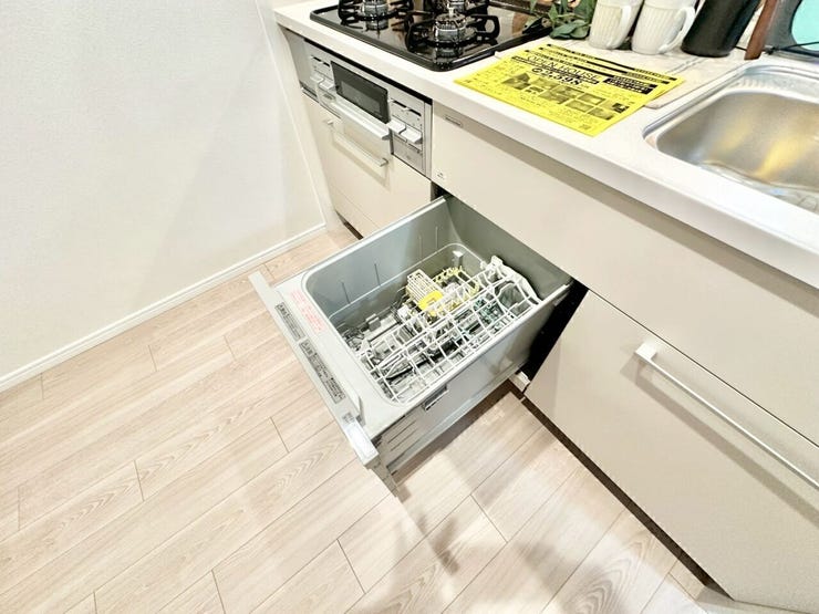 【モデル図】
最新型カウンターキッチン
水回りがすべて新品でうれしいですね。