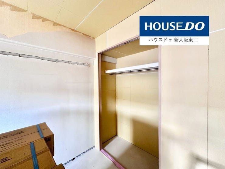 全室に収納あり。
奥行もたっぷりでたくさんのお荷物が入りますね。