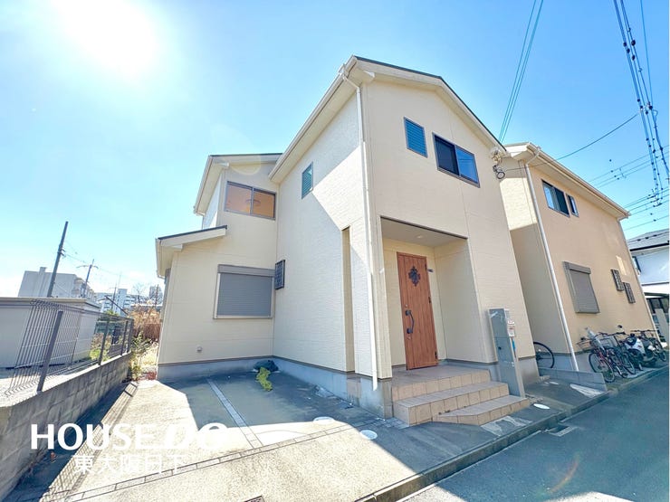 【外観】
・土地約105㎡超、ゆとりある敷地。平坦地で自転車やベビーカー移動もスムーズです。・ 駐車スペースあり。お車をお持ちのご家庭も安心してお住まいいただけます!