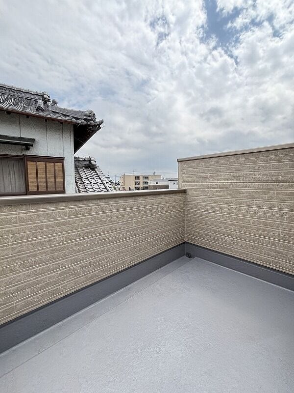 南向きのバルコニー♪太陽の光いっぱい浴びた洗濯物が気持ちがいいですね。