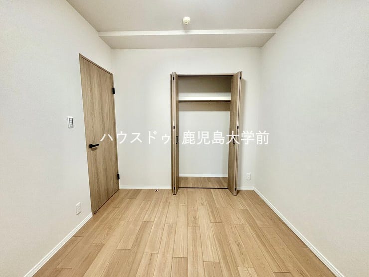 5帖のサービスルームはクローゼット付