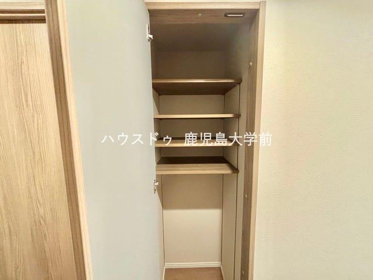 廊下にも扉付収納