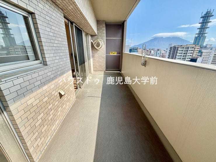 広々としたバルコニーは洗濯物を干すだけではもったいない特等席