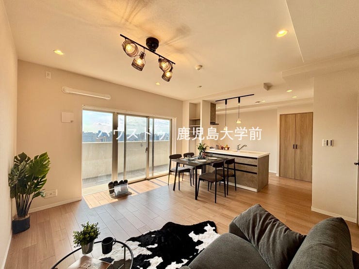 2026年2月リノベーション完了
13階の高層階ならではの開放感と明るいフローリングがお部屋全体をパッと華やかに見せてくれます