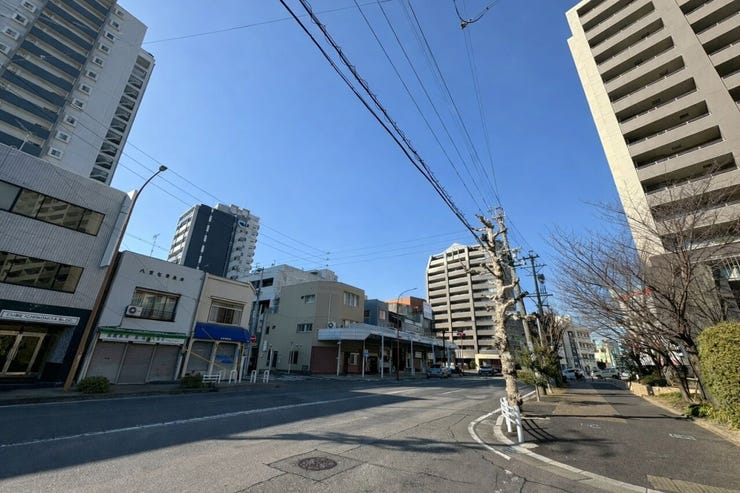 ■前面道路
前面道路は十分な広さがあるため、毎日の通行も安心【※画像はAI加工により荷物等を消去しています。】