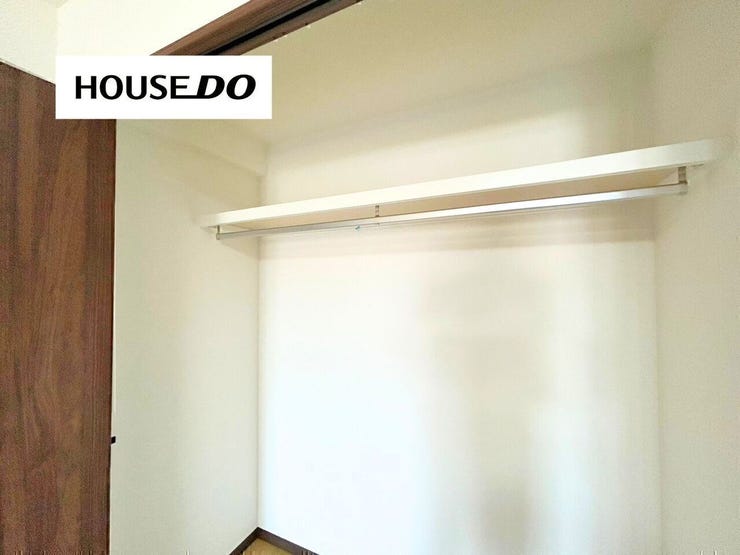 大容量クローゼットが二ヶ所!コートも沢山掛けられます♪