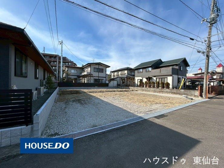 【外観】
コンビニ・スーパー徒歩約8分圏内で利便性◎
前面道路6m以上で駐車も楽々♪