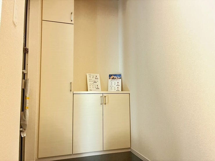 下駄箱もあり、目の前に収納もあるので外物はここで完結できます