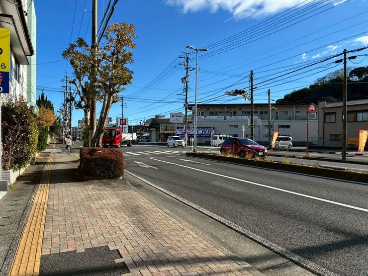 大通り沿いですが、歩道もあるので、出入りは比較的問題になりません