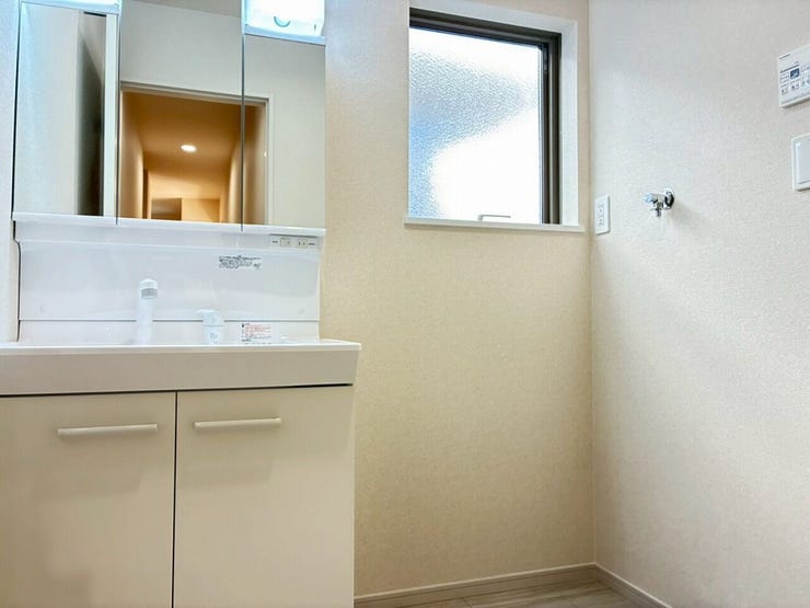 洗面所は1階にあるので、お出かけから戻ってきたらそのまま手洗いうがいできます