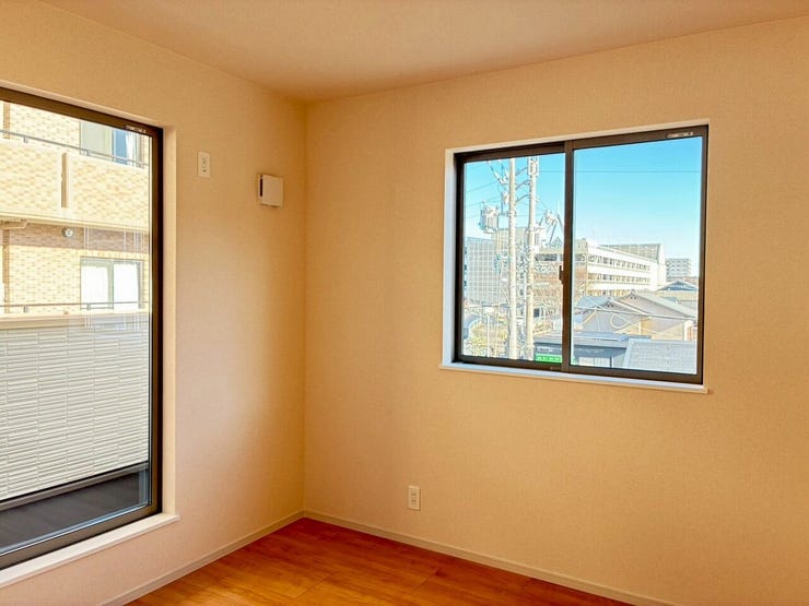 3階東側の洋室
東側にもバルコニーがあるので、日当たり良好◎