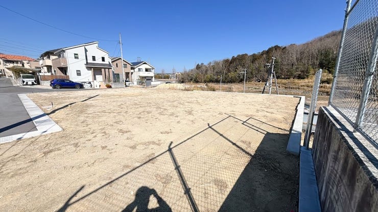 住宅地のため周辺は車の通行量も少なく、通期・登園・通学・ショッピングなど日々の往来も快適です。
