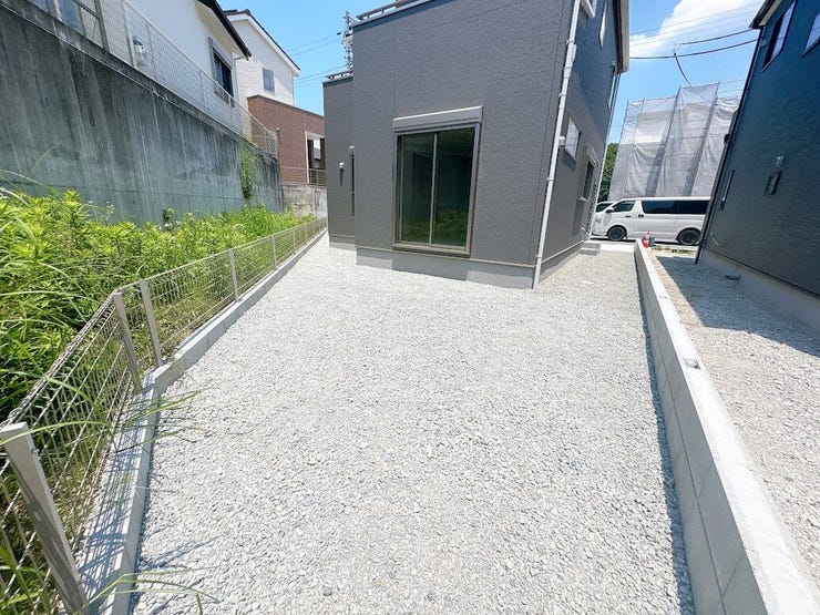 お庭付き住宅。
家庭菜園やガーデニングなども楽しめます◎
