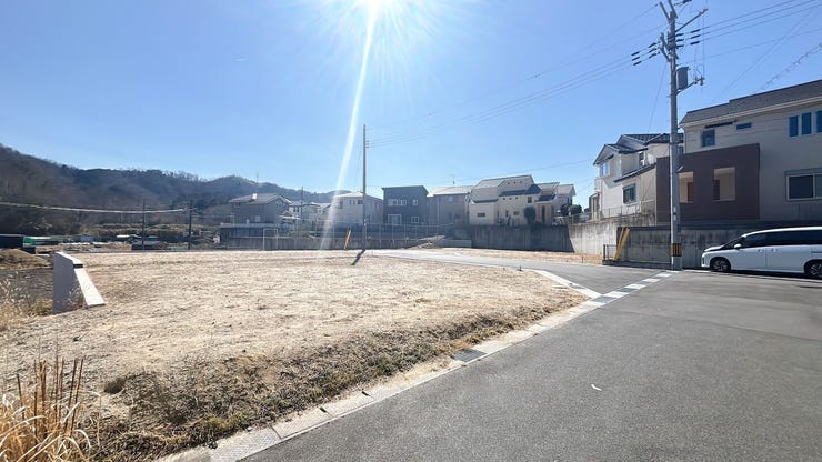 【外観】
「東生駒駅」よりバス乗車11分、バス停「翠光台」より徒歩2分の立地◎