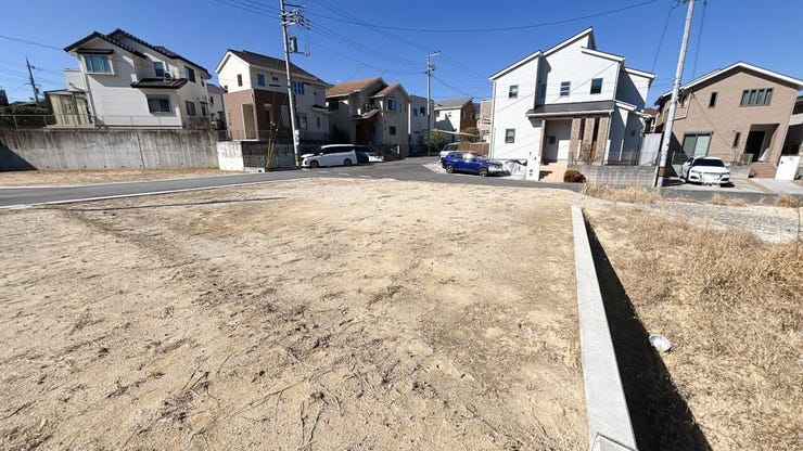 あたたかな陽が差し込む日当り良好の立地です。