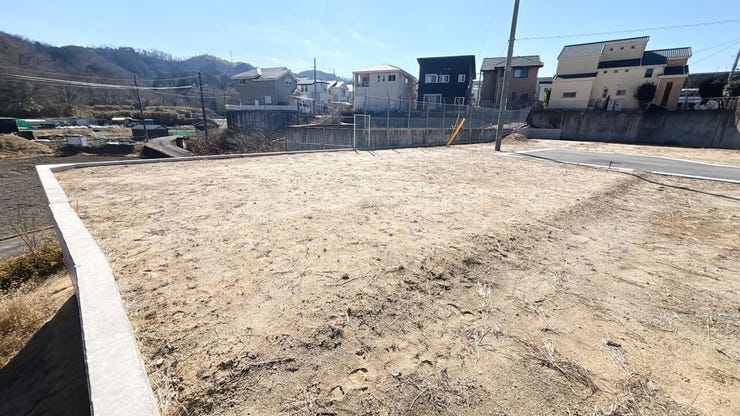 スーパーやコンビニ、幼保・小学校など生活利便施設が充実した立地です。