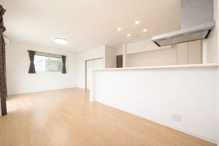 リビングとダイニングキッチンがワンフロアに集まった開放的な空間。
できた料理をすぐに食卓へ運べるのも嬉しいところです。